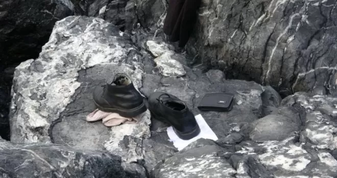 Ailesine veda notu bırakarak denize atladı
