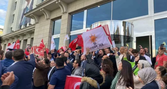 AK Parti’de seçim kutlaması başladı
