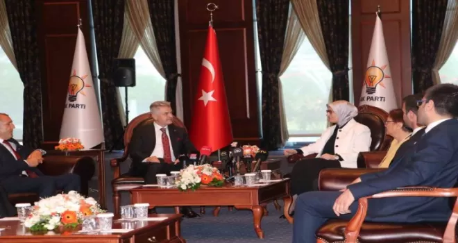AK Parti heyeti, CHP heyeti ile bayramlaştı
