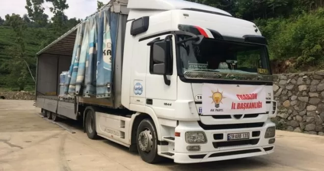 AK Parti Trabzon'dan Artvin sel bölgesine 4 tır su!