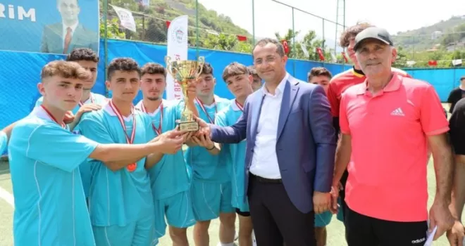 Akçaabat’ta futbol turnuvası sona erdi
