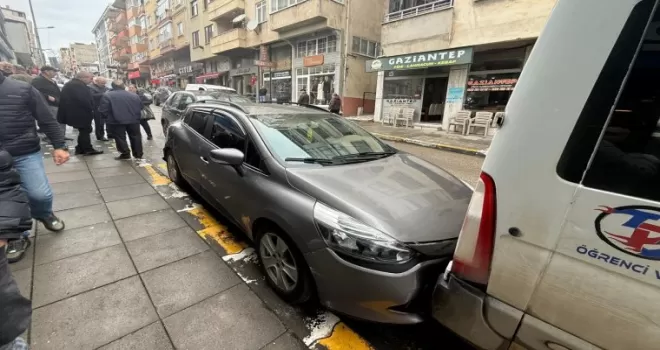 Akçakoca’da zincirleme kaza: 6 araçta hasar
