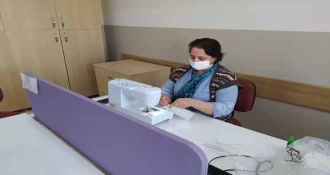 Akyurt Halk Eğitim Merkezi’nde 15 bin maske üretildi
