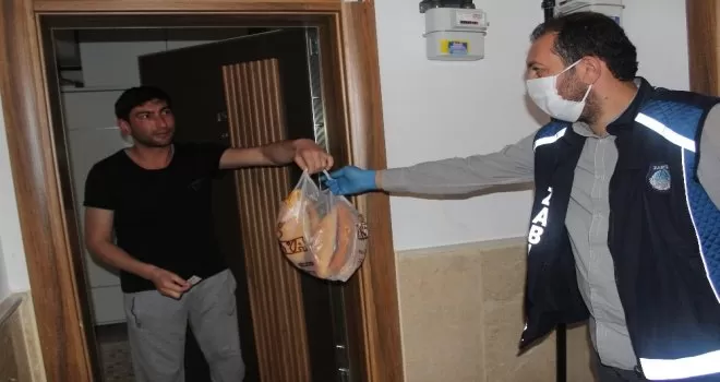 Akyurt’ta ekmek dağıtımı
