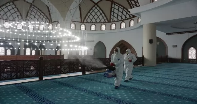Akyurt’ta salgınlara karşı ilaçlama
