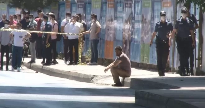 Alevler içerisinde kalan aracına son kez böyle baktı

