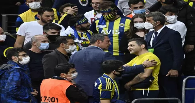 Ali Koç ve taraftarlar arasında gerginlik
