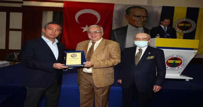 Ali Koç ve Vefa Küçük, YDK üyelerine plaketlerini verdi
