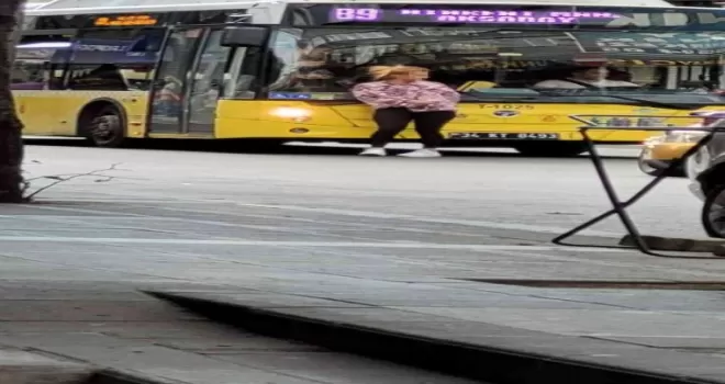 Alkollü kadın trafiği birbirine kattı
