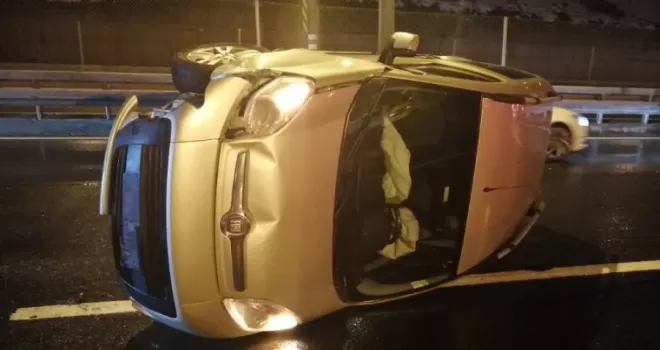 Alkollü sürücünün aracı Haliç Köprüsü’nde takla attı
