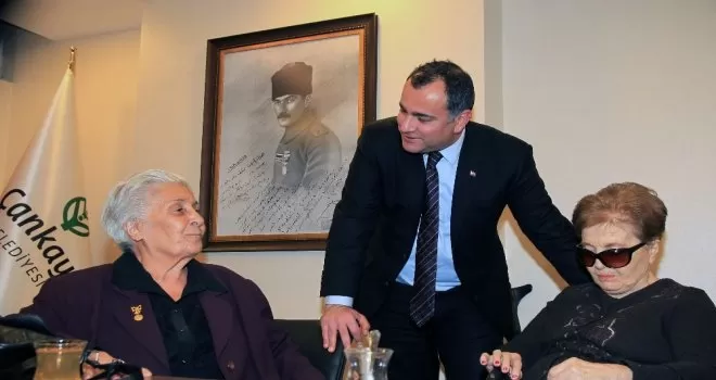 Alper Taşdelen Öğretmenler Günü’nü kutladı
