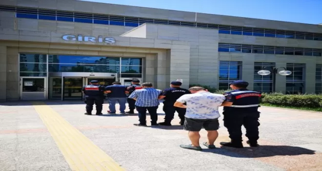 Altı farklı marketten hırsızlık yapan zanlılar kıskıvrak yakalandı
