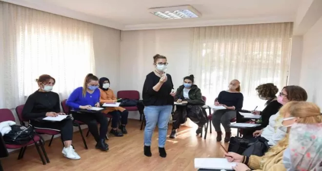 Altındağlı kadınlar İngilizce öğreniyor
