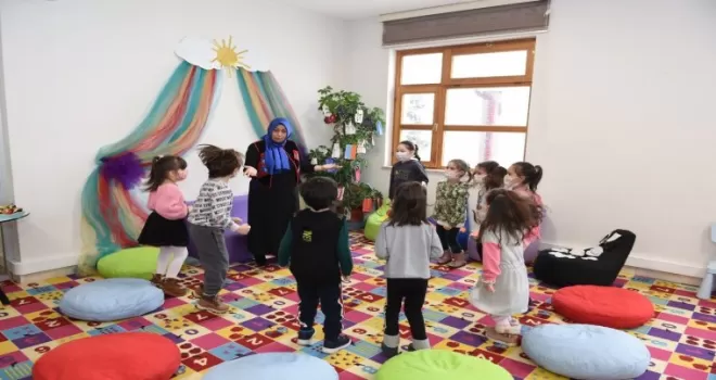 Altındağlı minikler kütüphanede
