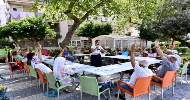 Alzheimer farkındalığı için Muratpaşa’da yaşlı evlerinde buluşuldu