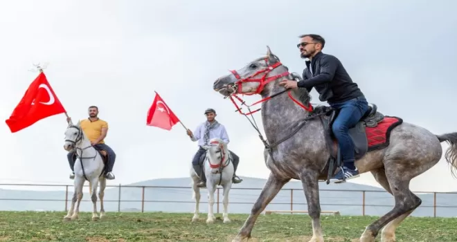Anadolu Selçuklu Fotoğraf Derneği’nden atlı safari keyfi!