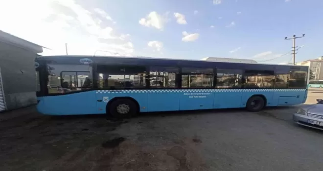 Ani fren yapan halk otobüsünde yolcu yaralandı
