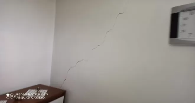 Ankara’da bir binanın taşıyıcı kolonunda oluşan çatlaklar korkuttu
