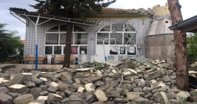 Ankara’da fırtına caminin minaresini yıktı
