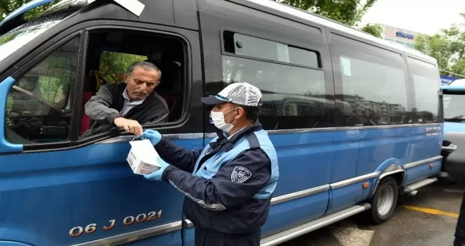 Ankara’da işleri azalan dolmuşcu esnafına gıda yardımı
