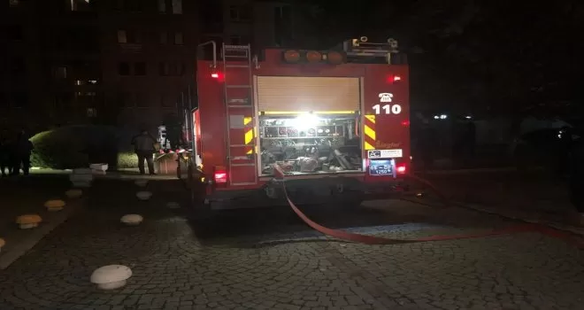 Ankara’da kapalı otoparkta yanan otomobil paniğe sebep oldu
