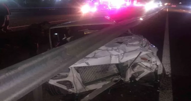 Ankara’da otomobil beton mikserine arkadan çarptı: 3 yaralı
