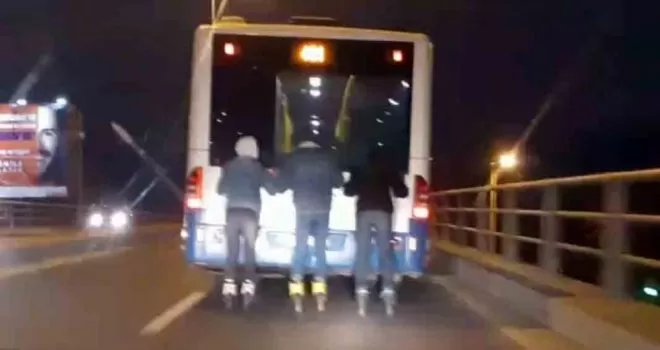 Ankara’da patenli gençlerden tehlikeli yolculuk
