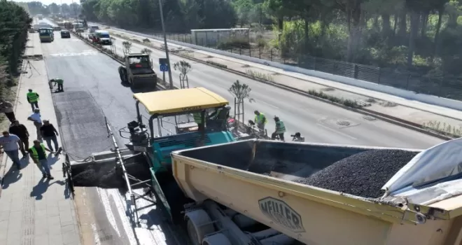 Antalya’da asfalt mesaisi sürüyor