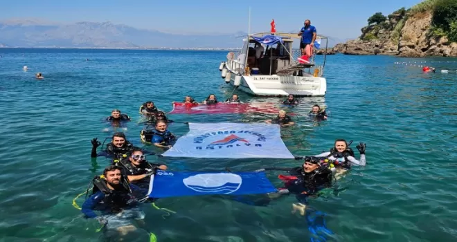 Antalya Muratpaşa’da Erenkuş Plajı’nda deniz dibi temizliği