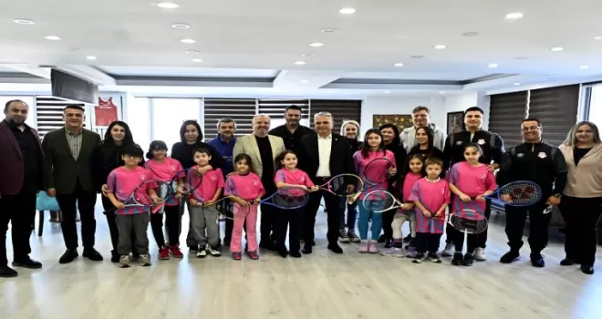 Antalya Muratpaşa’da minik raketler turnuva yolunda