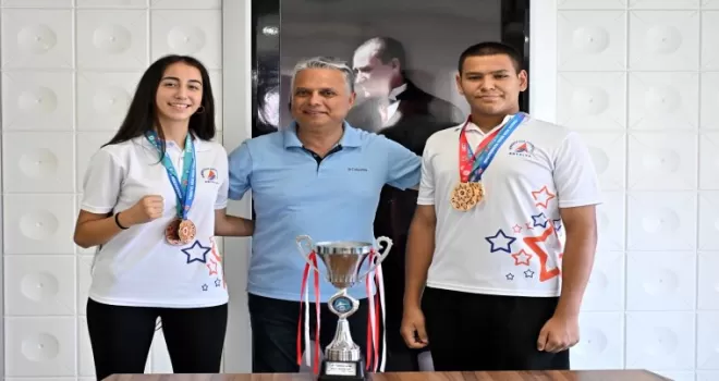 Antalya Muratpaşa’nın altın yumrukları