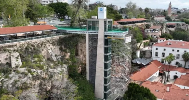 Antalya Yat Limanındaki asansörde bakım onarım!