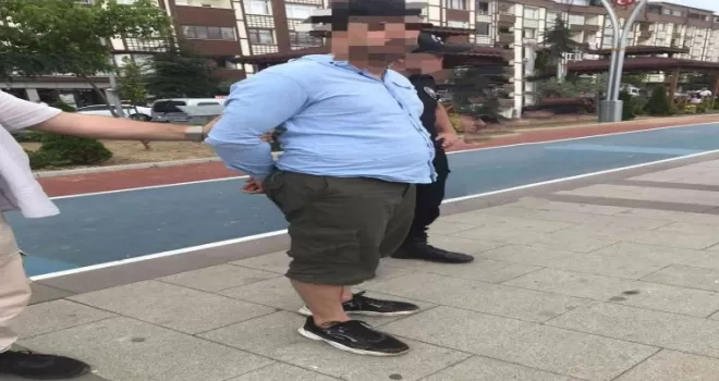Arkadaşını bıçaklayarak öldürdü, kılık değiştirip kaçarken yakalandı
