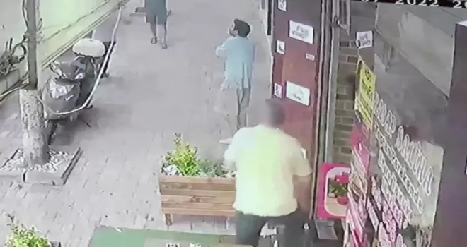 Arkadaşını boğazından bıçaklayıp, 4. kattan atladı
