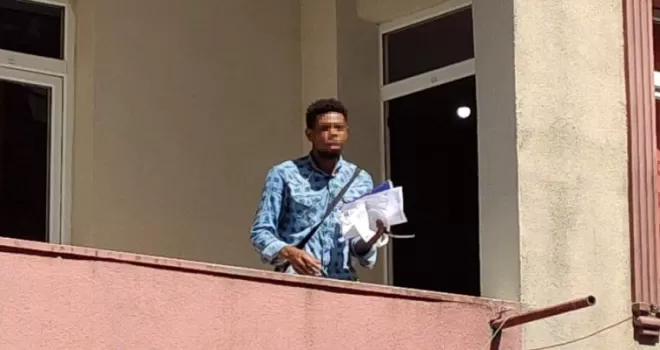 Arkadaşları ile kavga edip yaşadıkları evi yakmaya çalıştı
