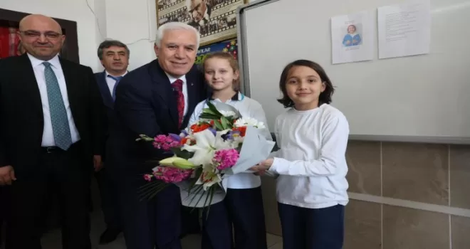 Arkadaşlarına söz verdi, Başkan Bozbey’i sınıfa getirdi