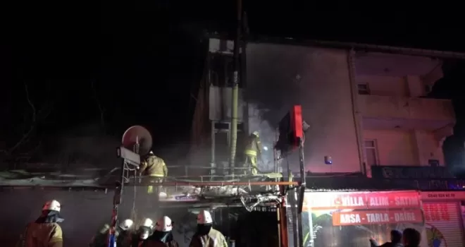 Arnavutköy’de lokanta çıkan yangında küle döndü

