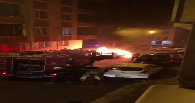 Arnavutköy’de park halindeki otomobil alev aldı
