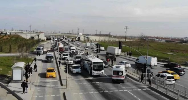 Arnavutköy’de zincirleme kaza, 6 araç birbirine girdi
