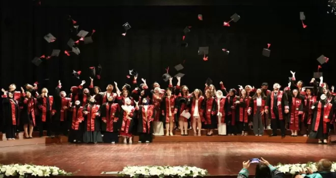 Artvin Çoruh Üniversitesi’nde mezuniyet coşkusunu yaşandı