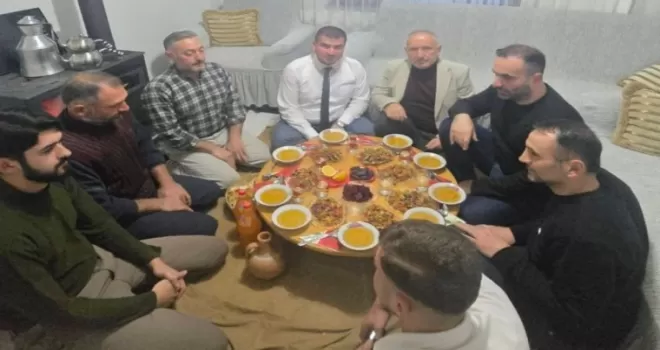 Artvin’de AK Parti İl Başkanı Aydemir, bir vatandaşın evinde iftar yaptı