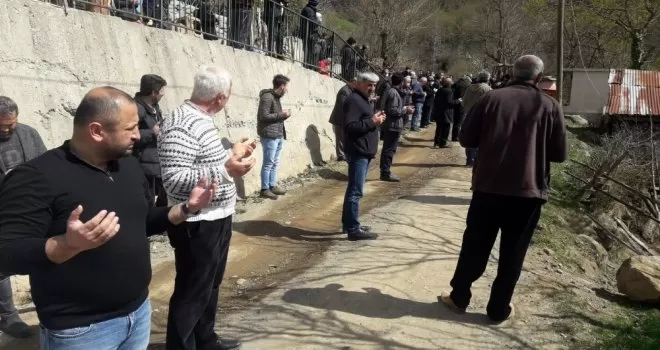 Artvin’de cenazeye korona ayarı
