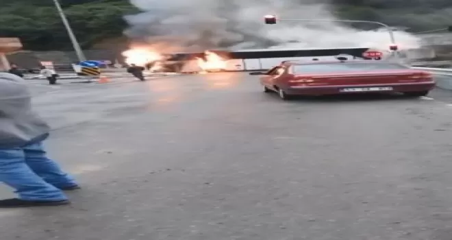 Artvin’de seyir halindeki yolcu otobüsü alev alev yandı
