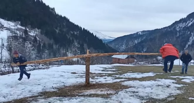 Artvin’de unutulmaya yüz tutmuş ‘Koçivara’ oyunu yeniden oynanmaya başlandı