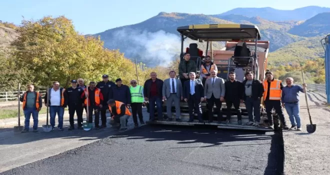 Artvin’de Vali Ergün’den Ardanuç’ta asfalt mesaisi