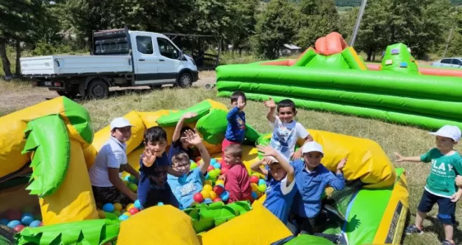 Artvin’de yayladaki çocuklar unutulmadı
