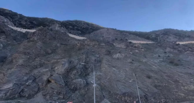 Artvin-Erzurum karayolu heyelan nedeniyle ulaşıma kapandı
