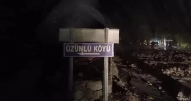 Artvin Şavşat kara yolunda heyelan: Yol ulaşıma kapandı
