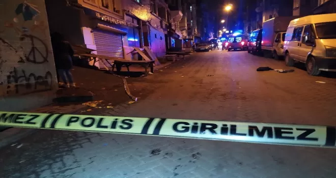 Beyoğlu’nda silahlı kavgada 1’i ağır 2 kişi yaralandı
