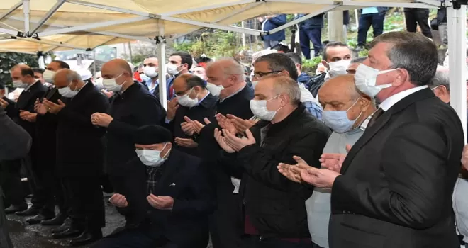 Bakan Karaismailoğlu, kayınpederinin cenaze namazına katıldı